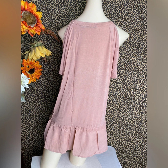 🌴3/$30🌴DOE & RAE Mauve Rayon Cold Shoulder Ruffle Flare Top NWT - Picture 5 of 8